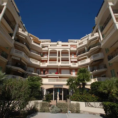 דירה 3 Pieces Climatise Avec Terrasse, Garage Et Wifi A - Fr-1-196-342 מנטון